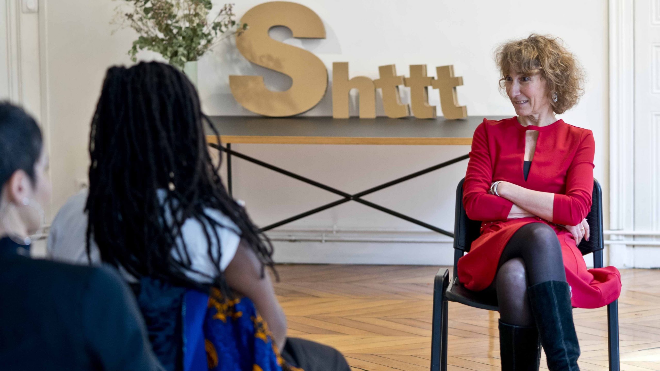 Véronique KOHN donnant un cours